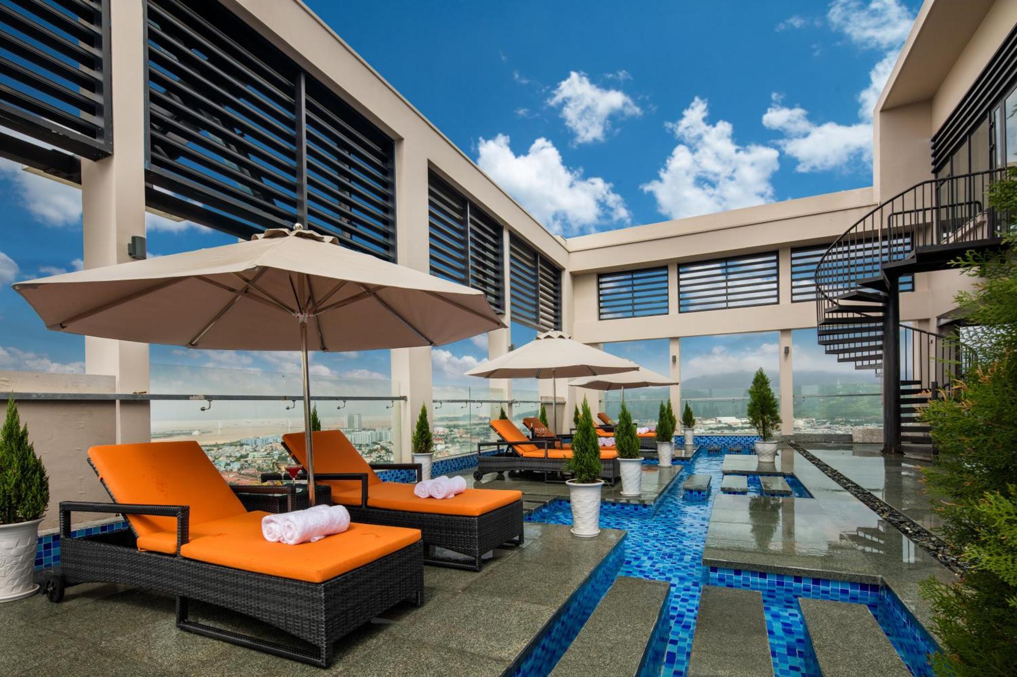 Luxury Beach Condo 5-Star, Rooftop Pool 다낭 외부 사진